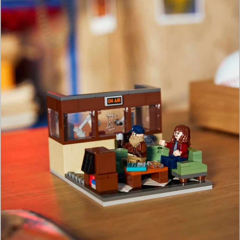 LEGO 40891 Stranger Things: WSQK Radio Station NEW - Picture 7 of 7